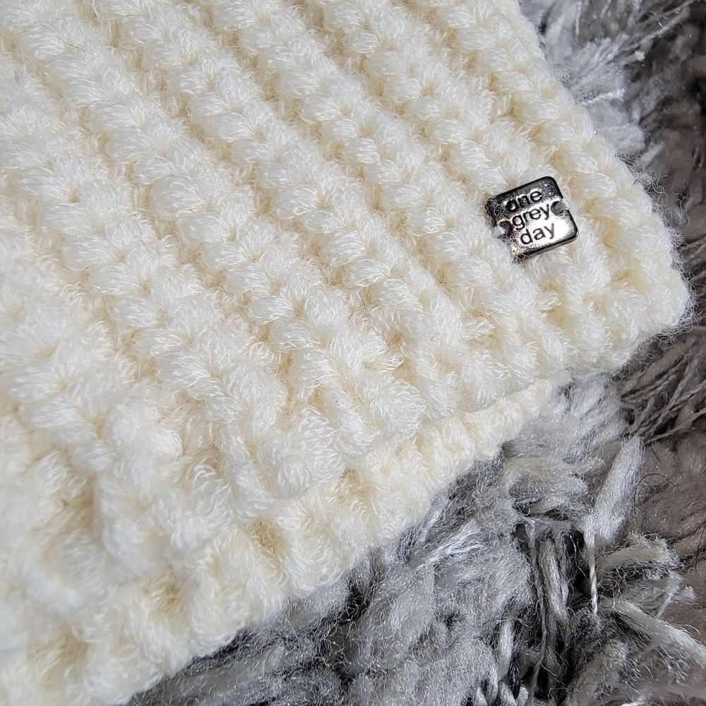 One Grey day Los Angeles Sweater sz Small - Picture 5 of 7